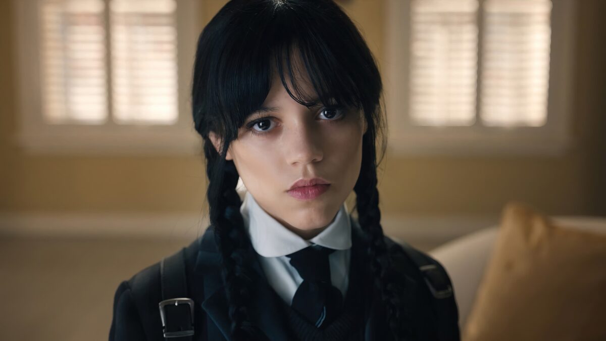 JENNA ORTEGA EN AMY ADAMS IN NIEUWE FILM VAN TAIKA WAITITI