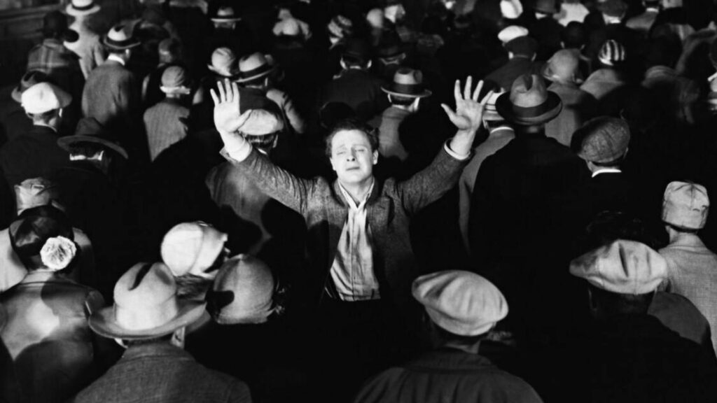 THE CROWD (c) The Movie Database (TMDB)
