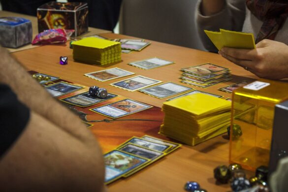 MAGIC THE GATHERING (c) Tourtefouille - Own work, CC BY-SA 4.0, https://commons.wikimedia.org/w/index.php?curid=43348832