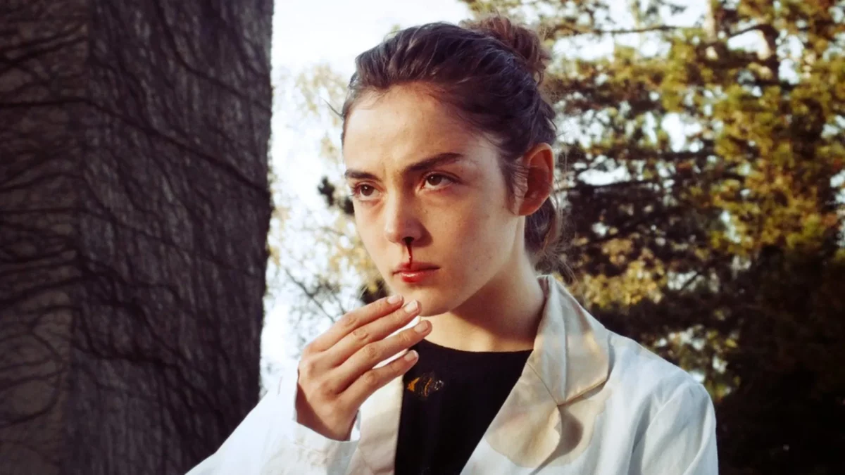 Girls on Film #9: Daphne Agten over Raw (Grave)