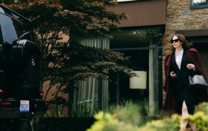 BUGONIA (c) Universal