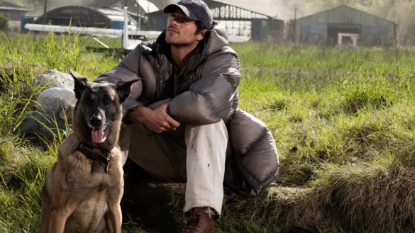 JACOB ELORDI in THE DOG STARS (c) The Movie Database (TMDB)