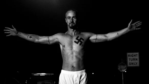 EDWARD NORTON in AMERICAN HISTORY X (c) The Movie Database (TMDB)