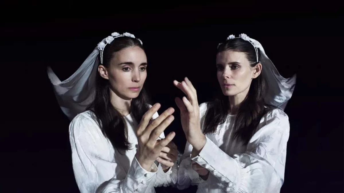 Zussen Mara samen in eerste clip uit Werner Herzogs Bucking Fastard