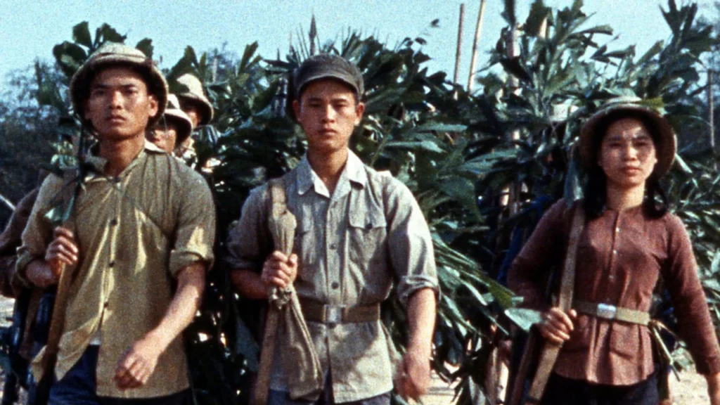 LOIN DU VIETNAM (c) The Movie Database (TMDb)