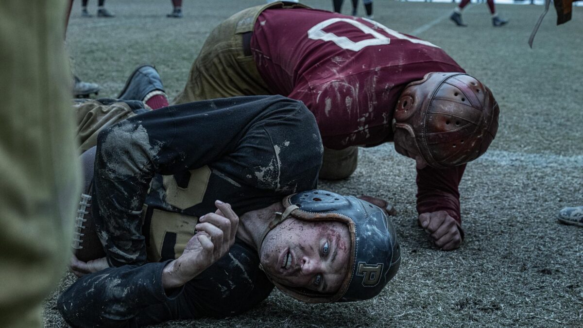 Netflix deelt officiële teaser en releasedatum van The Mosquito Bowl