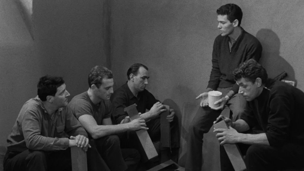 LE TROU c) The Movie Database (TMDB)