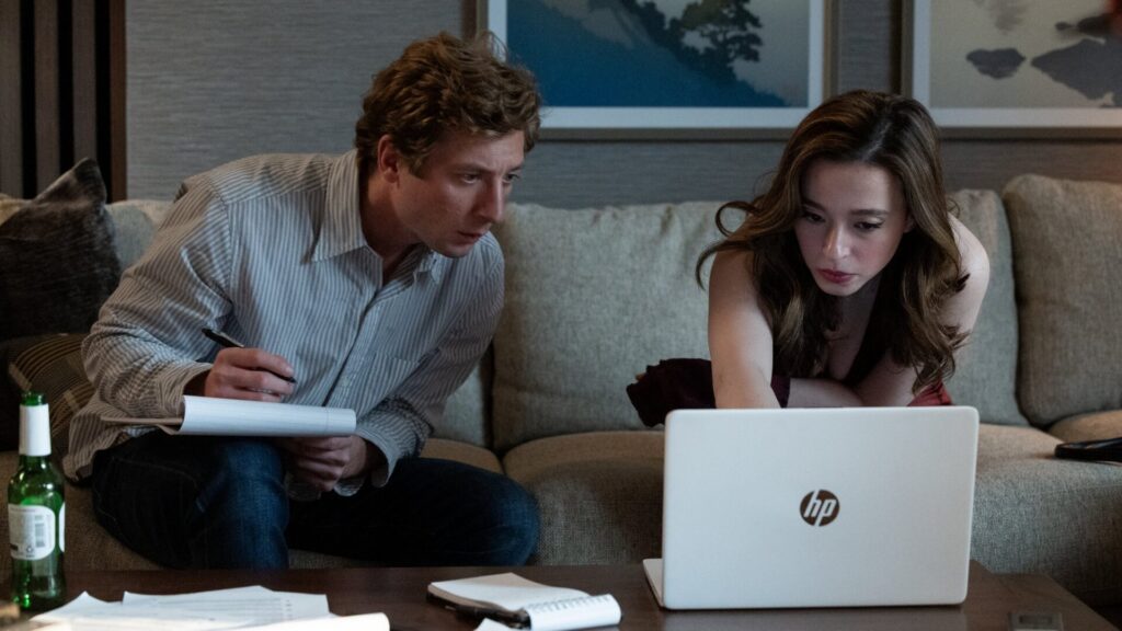 JEREMY ALLEN WHITE en MIKEY MADISON in THE SOCIAL RECKONING (c) Sony Pictures Belgium