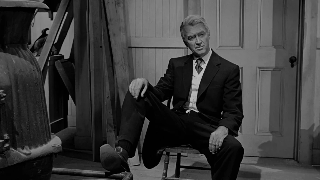 THE MAN WHO SHOT LIBERTY VALANCE  (c) The Movie Database (TMDB)